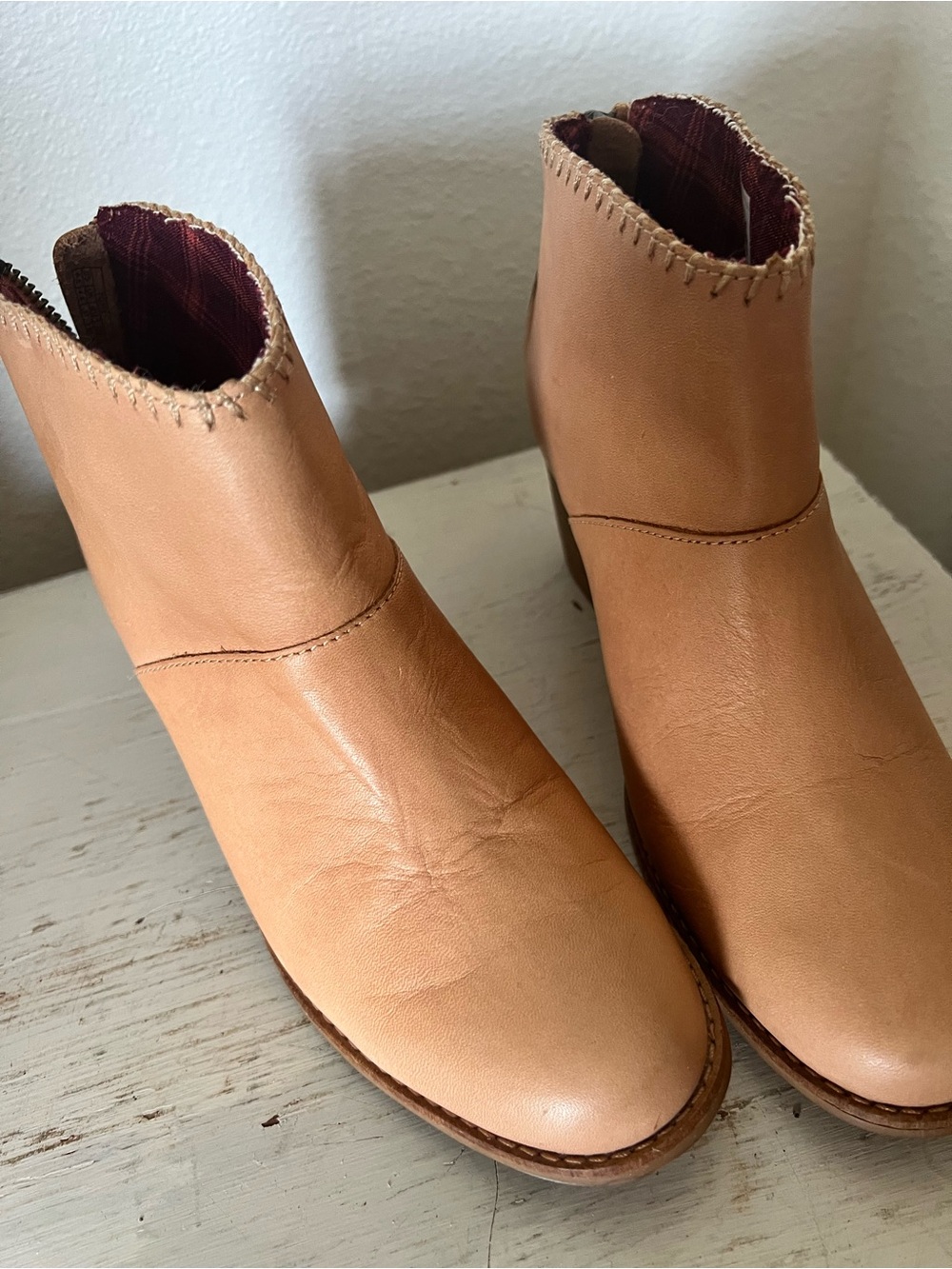 Tom’s Leila tan leather boots sz 6.5 block heel